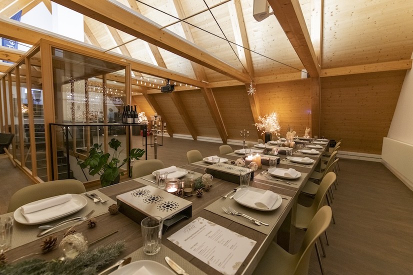 Dachschrägi im Scherzhaus, weihnachtlich eingerichtet